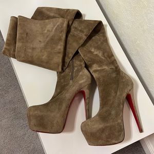Christian Loubotin Daffodil’s Suede boots, color taupe.